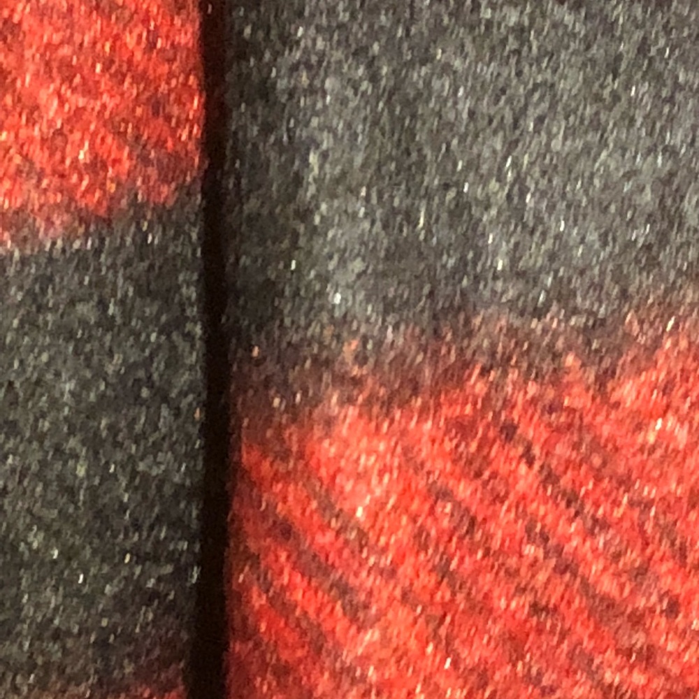 NWT-Black/Red Checkered fleece scarf with fringe - Picture 4 of 6